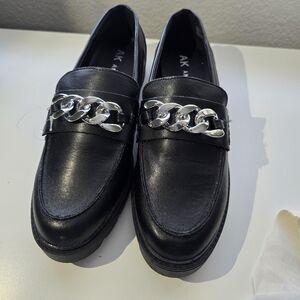 Anne Klein Black Loafer with Silver Chain Detail Size 6.5M